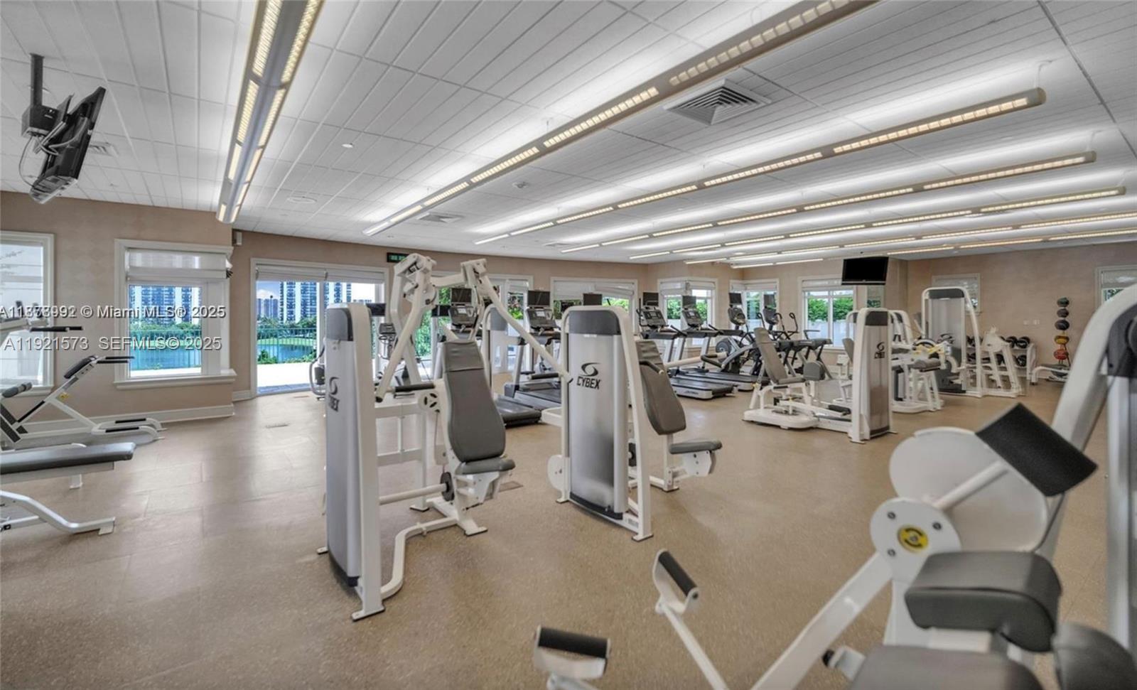 TURNBERRY VLG NO TOWER CO - Residential Lease