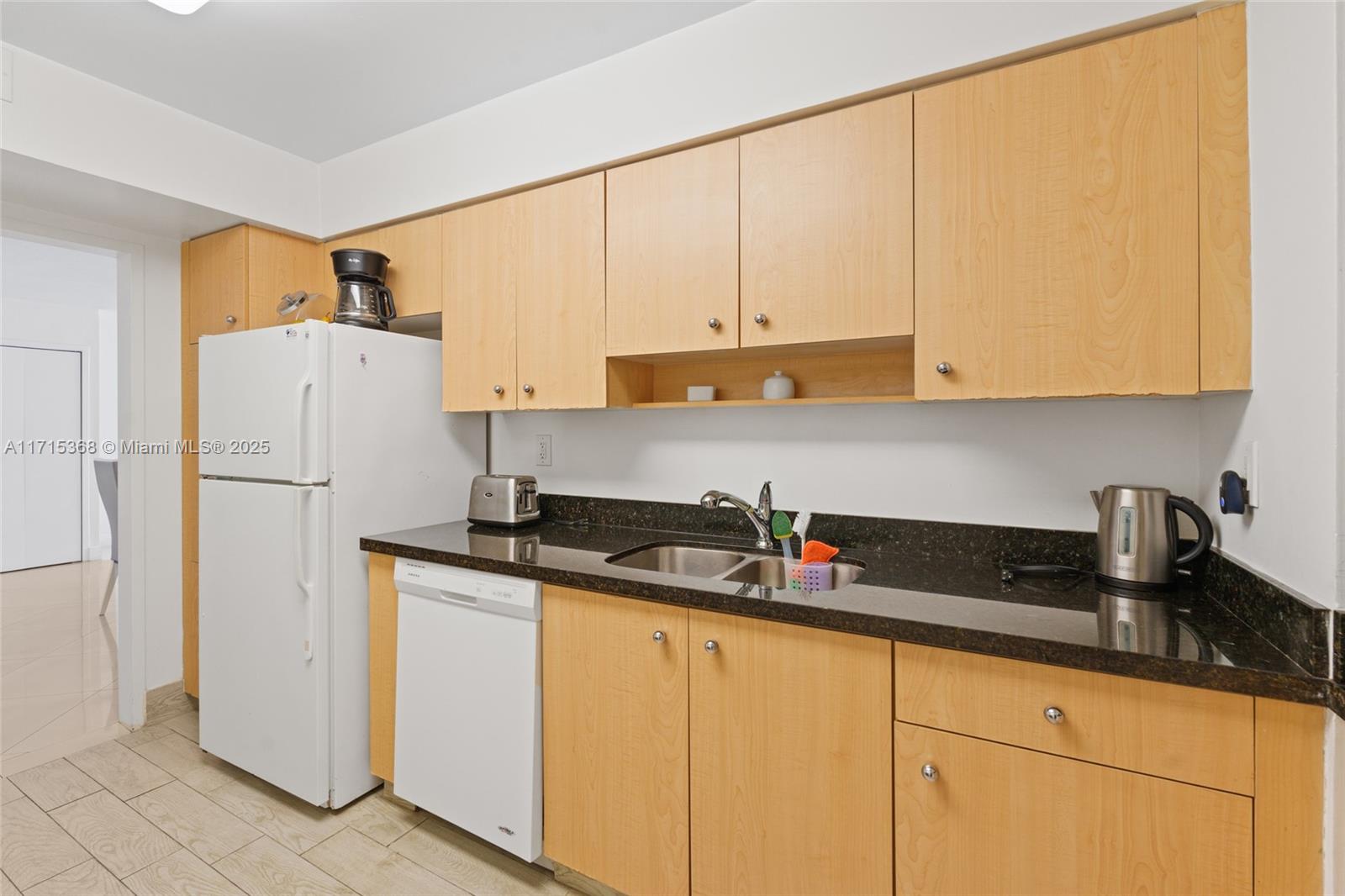 CARLISLE ON THE OCEAN CON - Residential Lease