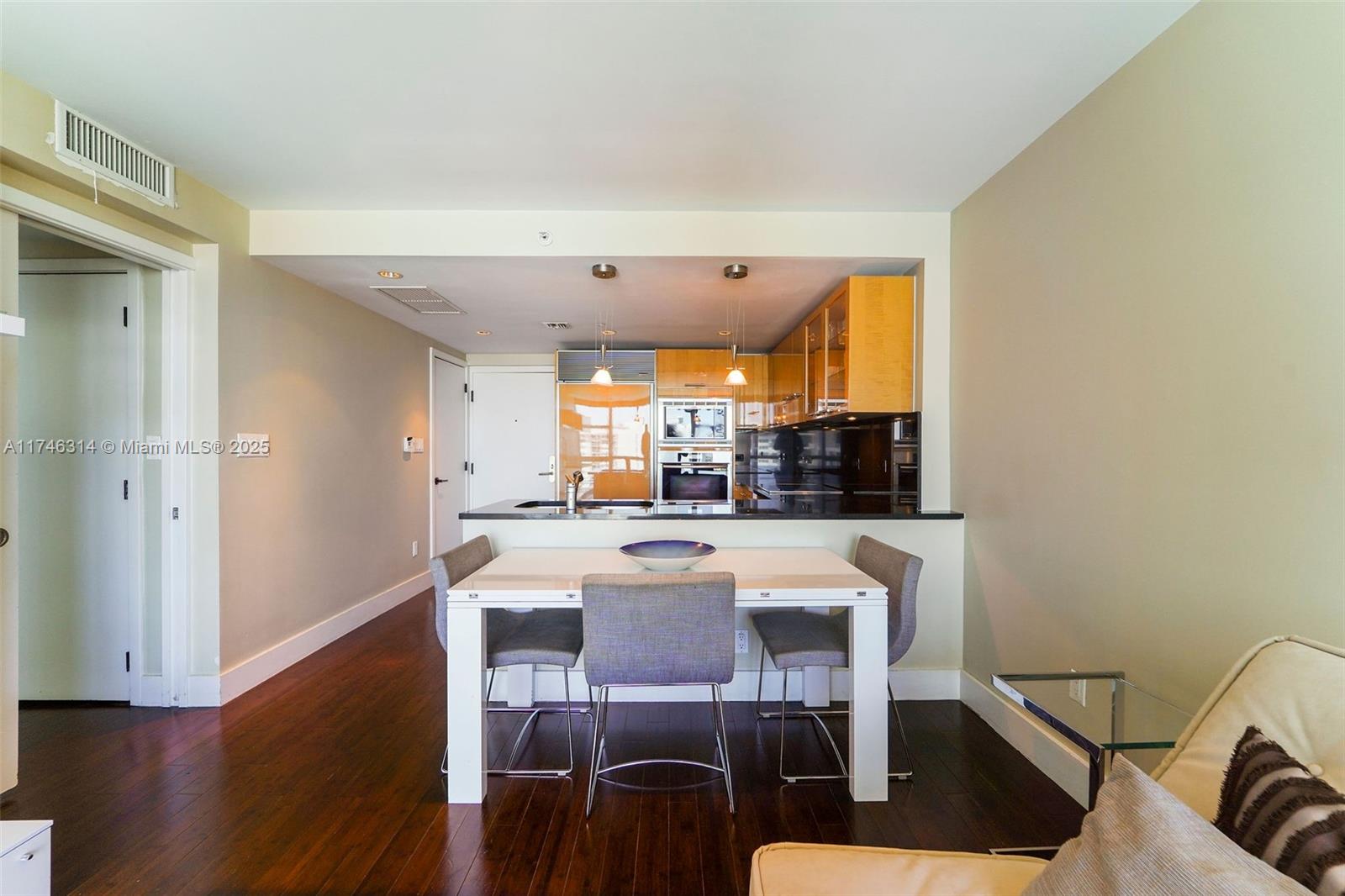 6801 Collins Ave 1214(door1203)
