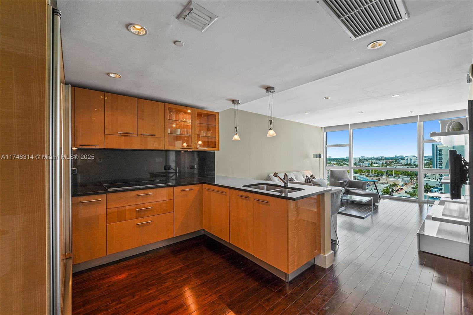 6801 Collins Ave 1214(door1203)