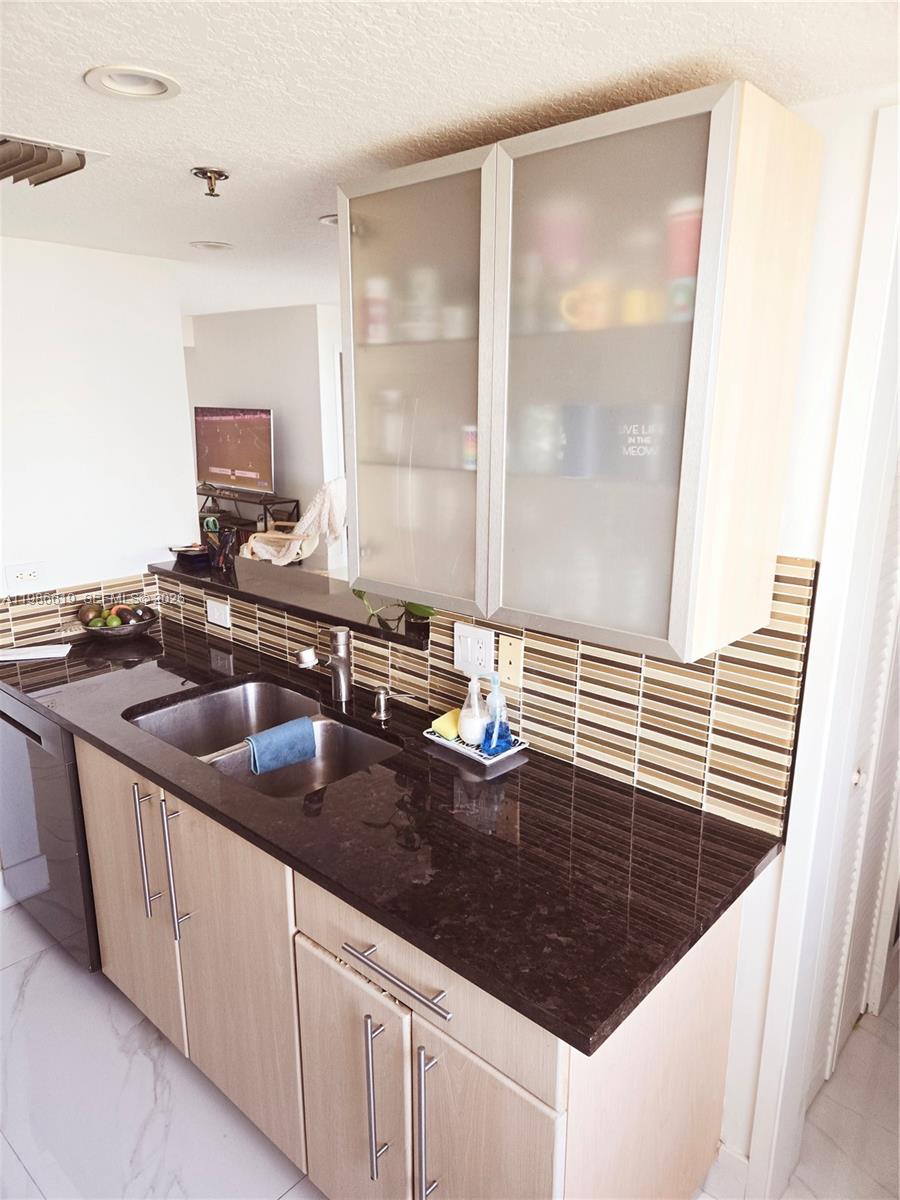 MARBELLA CONDO - Residential