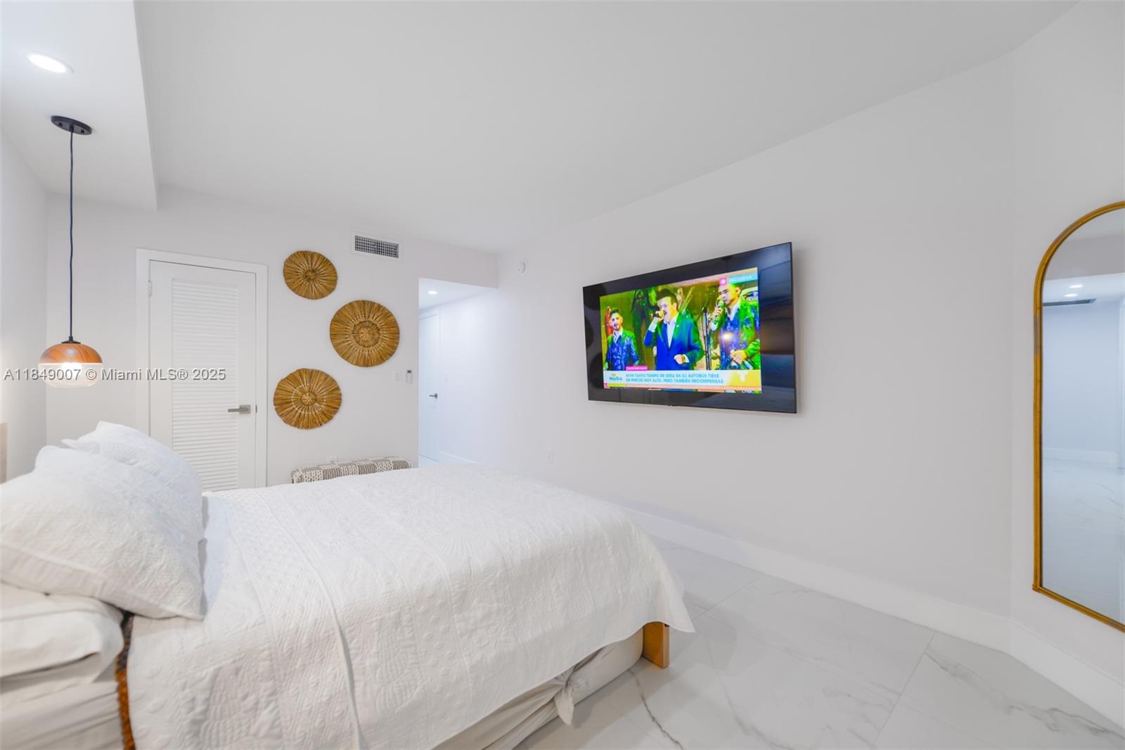 HEMISPHERES CONDO - Residential Lease