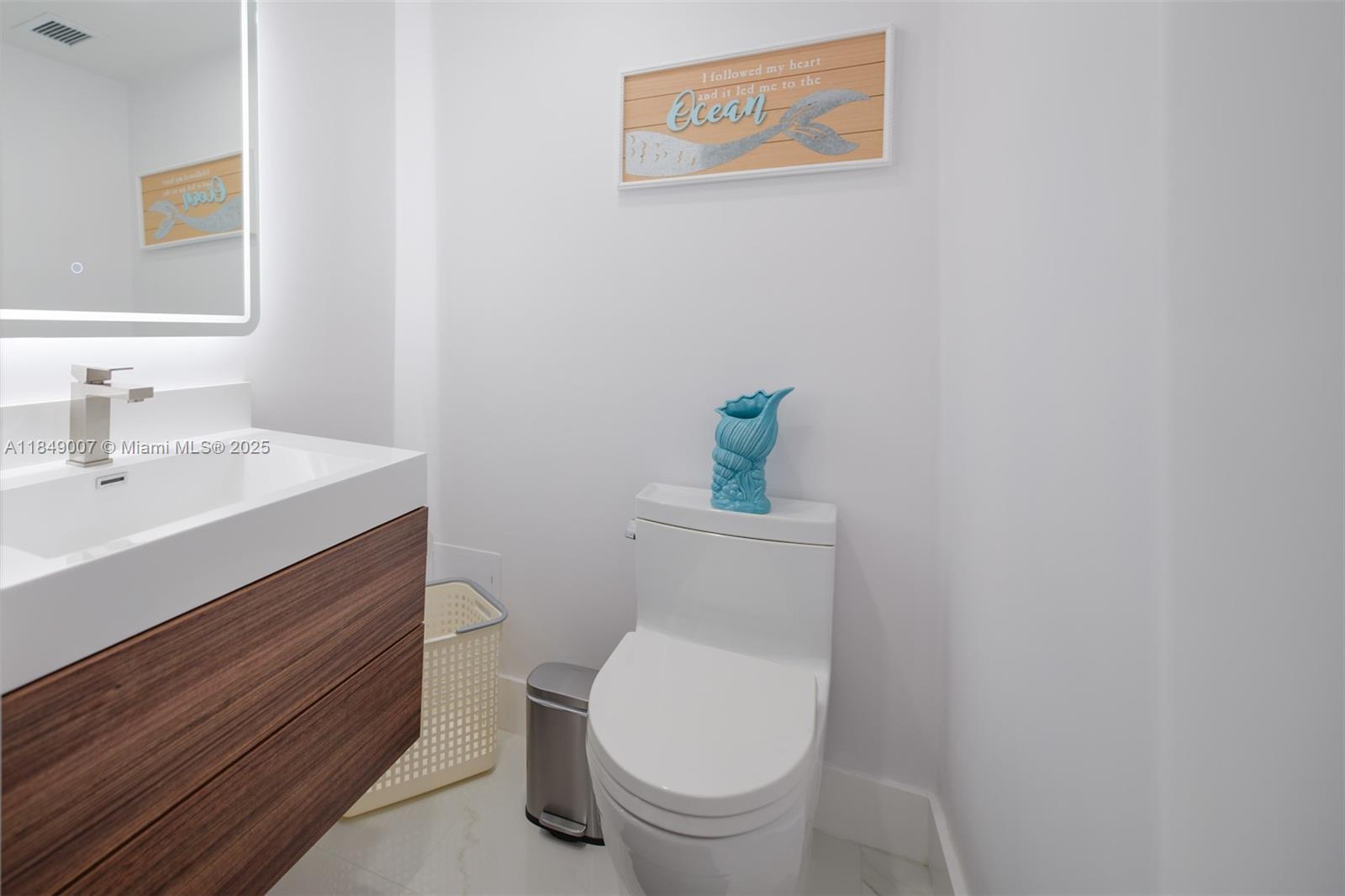 HEMISPHERES CONDO - Residential Lease