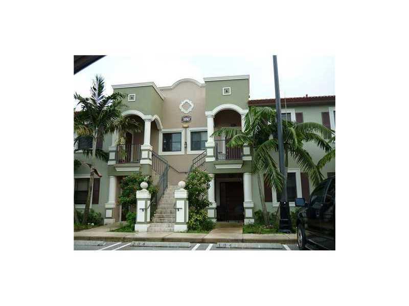 New complex in Homestead , Near Baptist Hospital, Turnpike, school and shopping, First Floor with canal view from the backyard, all tile , Tenant at unit until 10/31