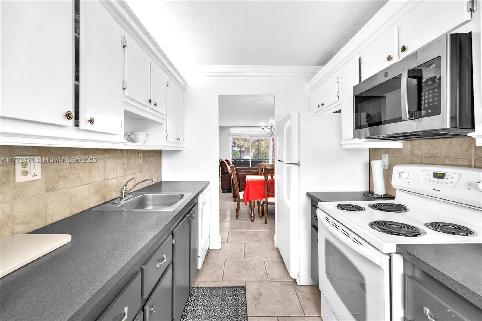 CYPRESS CHASE CONDO NO 3 - Residential