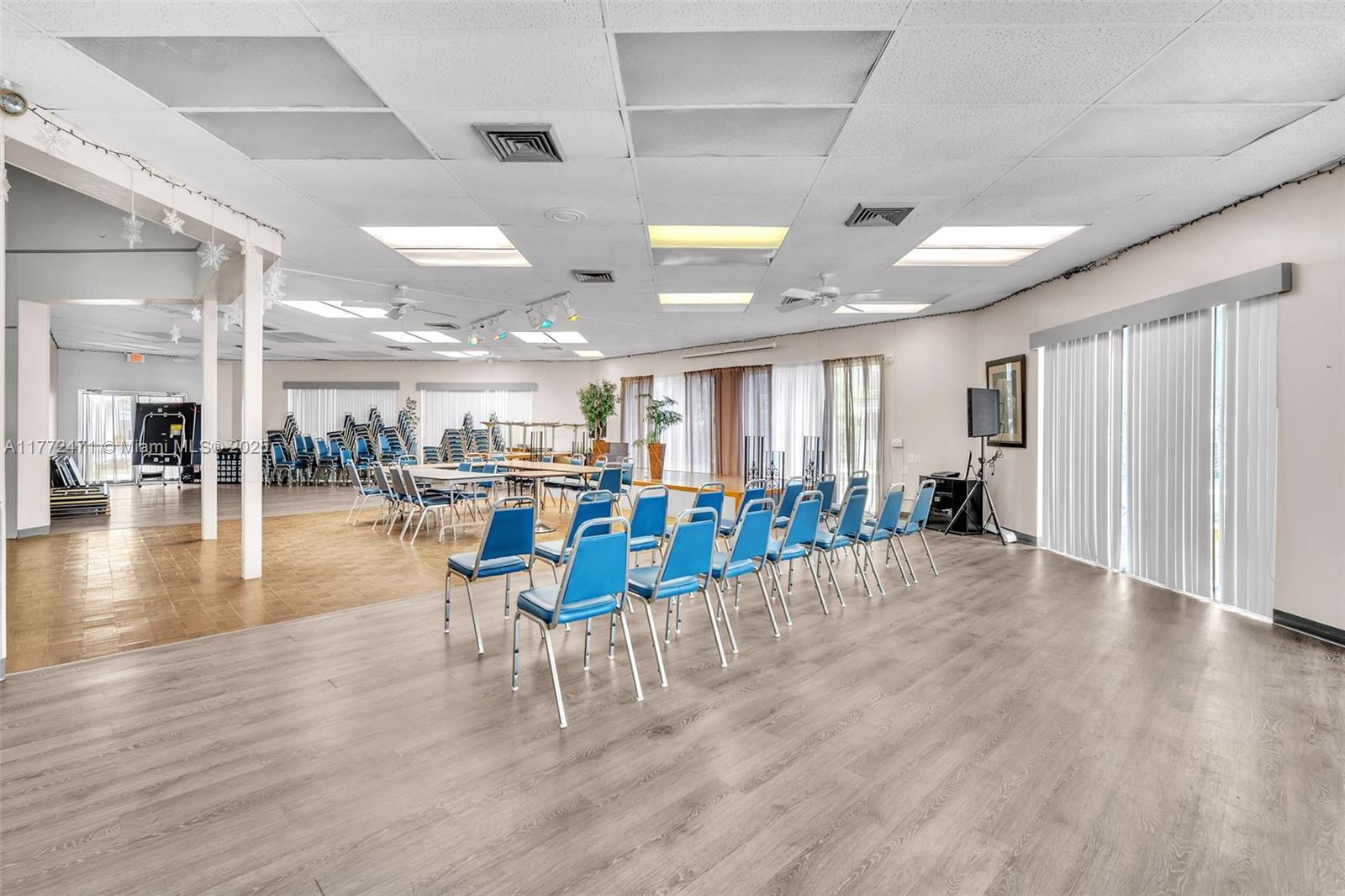 CYPRESS CHASE CONDO NO 3 - Residential