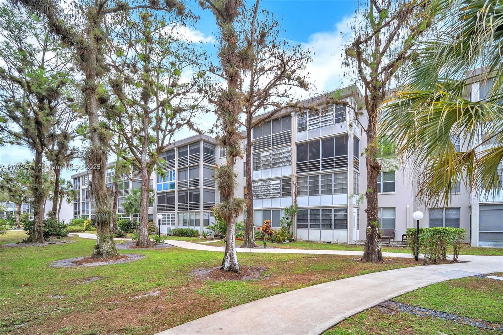 CYPRESS CHASE CONDO NO 3 - Residential