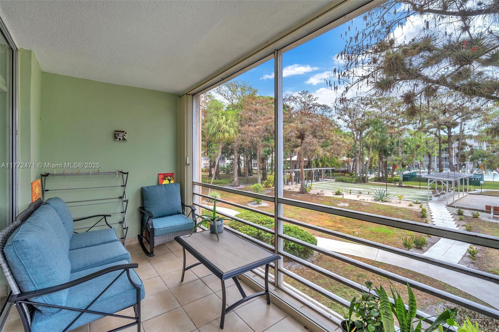 CYPRESS CHASE CONDO NO 3 - Residential