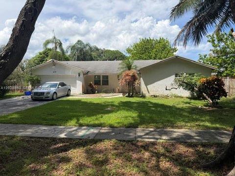 Photo of 2015 Pinehurst Dr, West Palm Beach, FL 33407 (MLS # A12028850)
