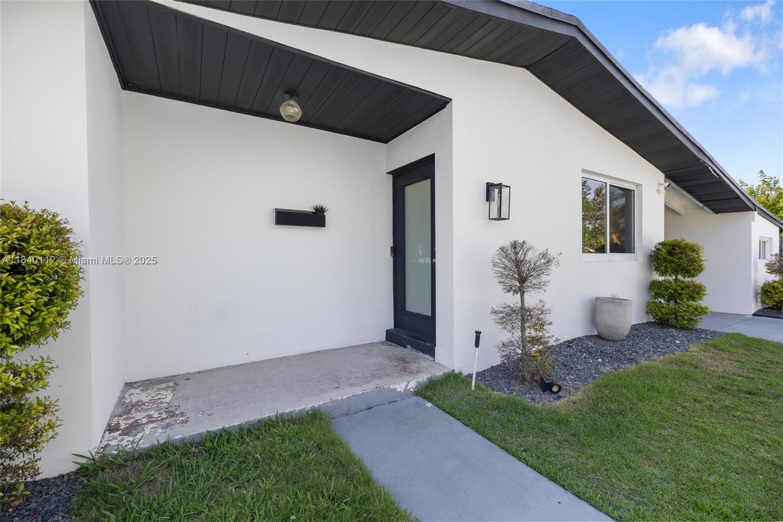 PINE TREE MANOR SEC 4 - Residential