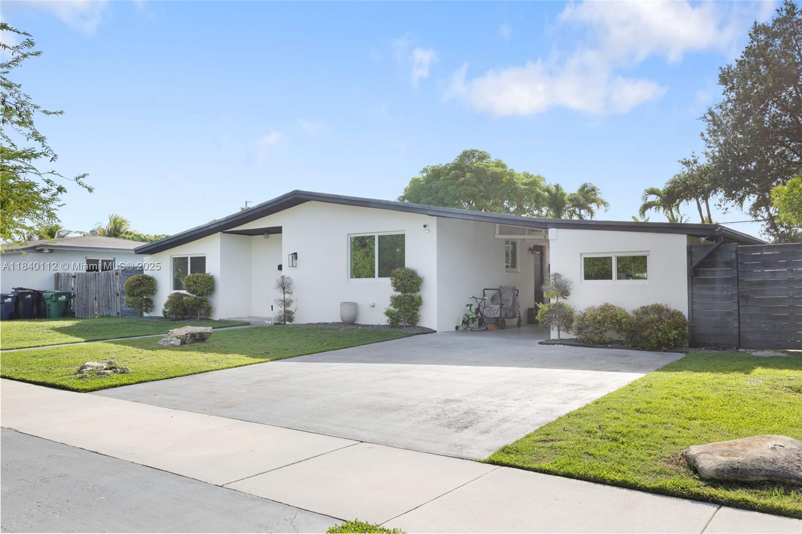 PINE TREE MANOR SEC 4 - Residential