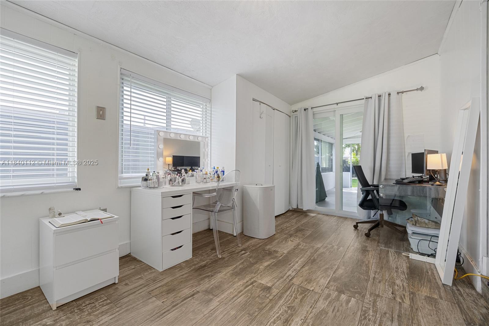 PINE TREE MANOR SEC 4 - Residential