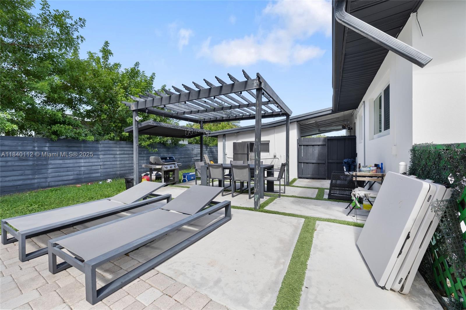 PINE TREE MANOR SEC 4 - Residential