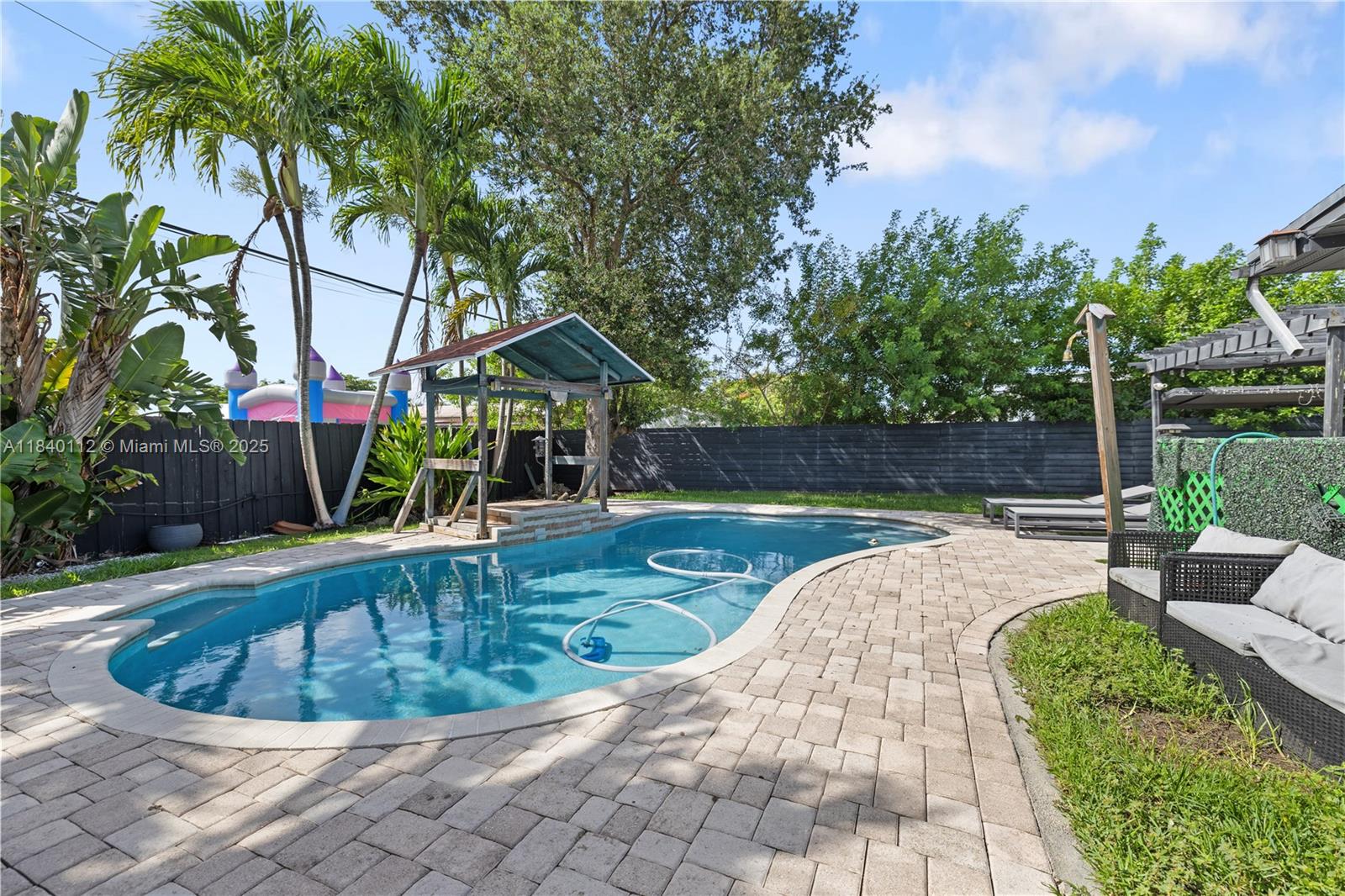 PINE TREE MANOR SEC 4 - Residential