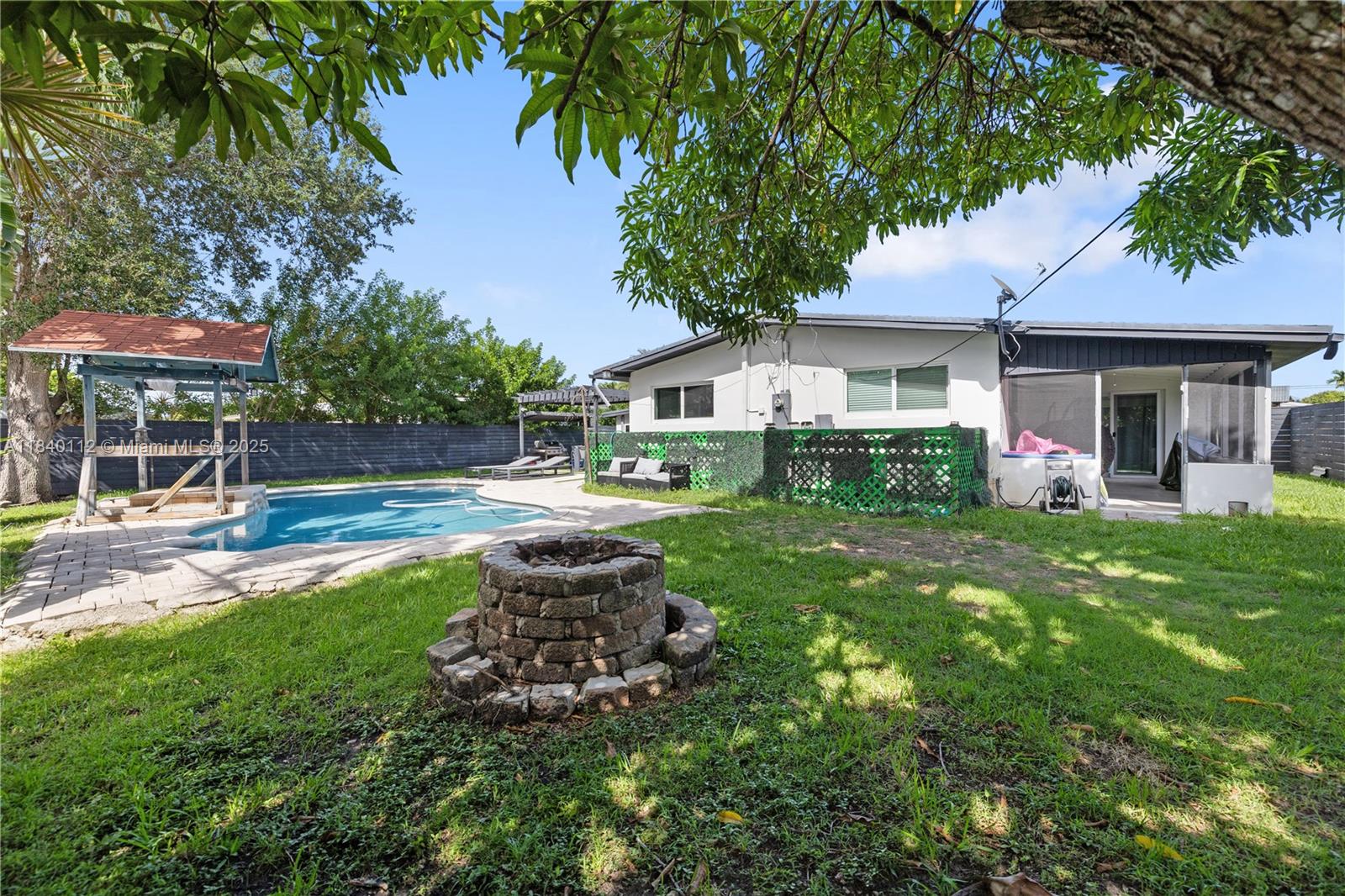 PINE TREE MANOR SEC 4 - Residential