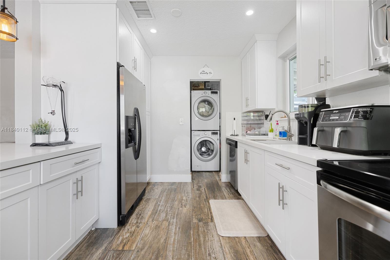 PINE TREE MANOR SEC 4 - Residential