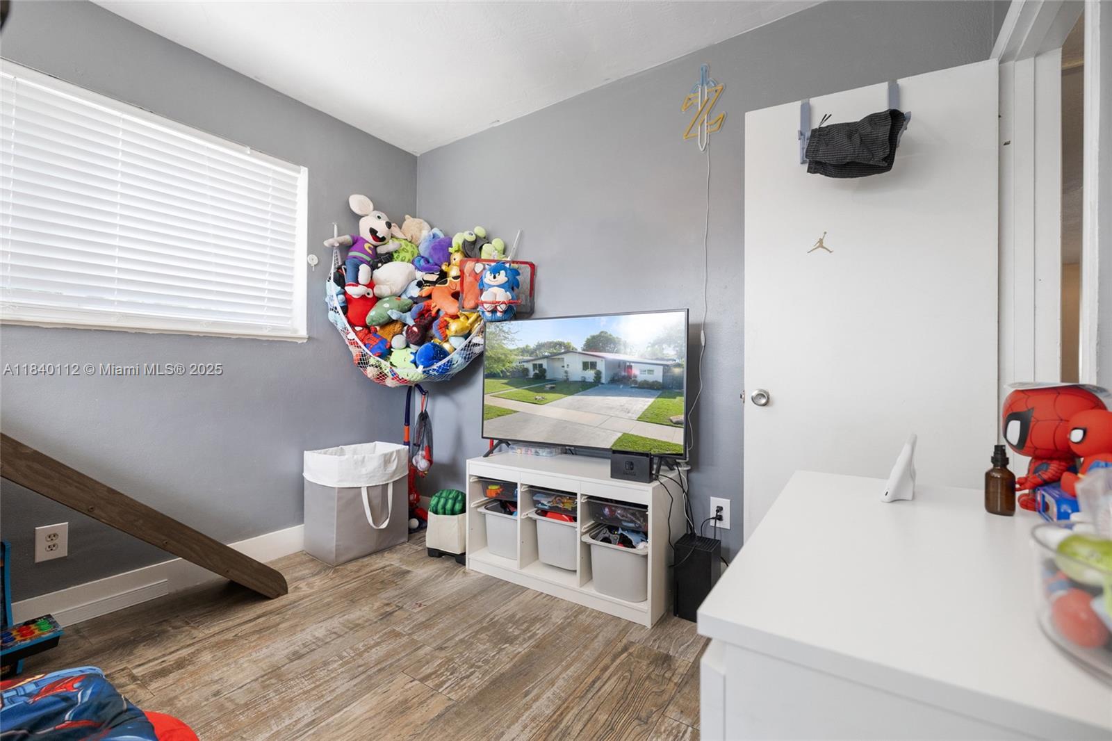 PINE TREE MANOR SEC 4 - Residential