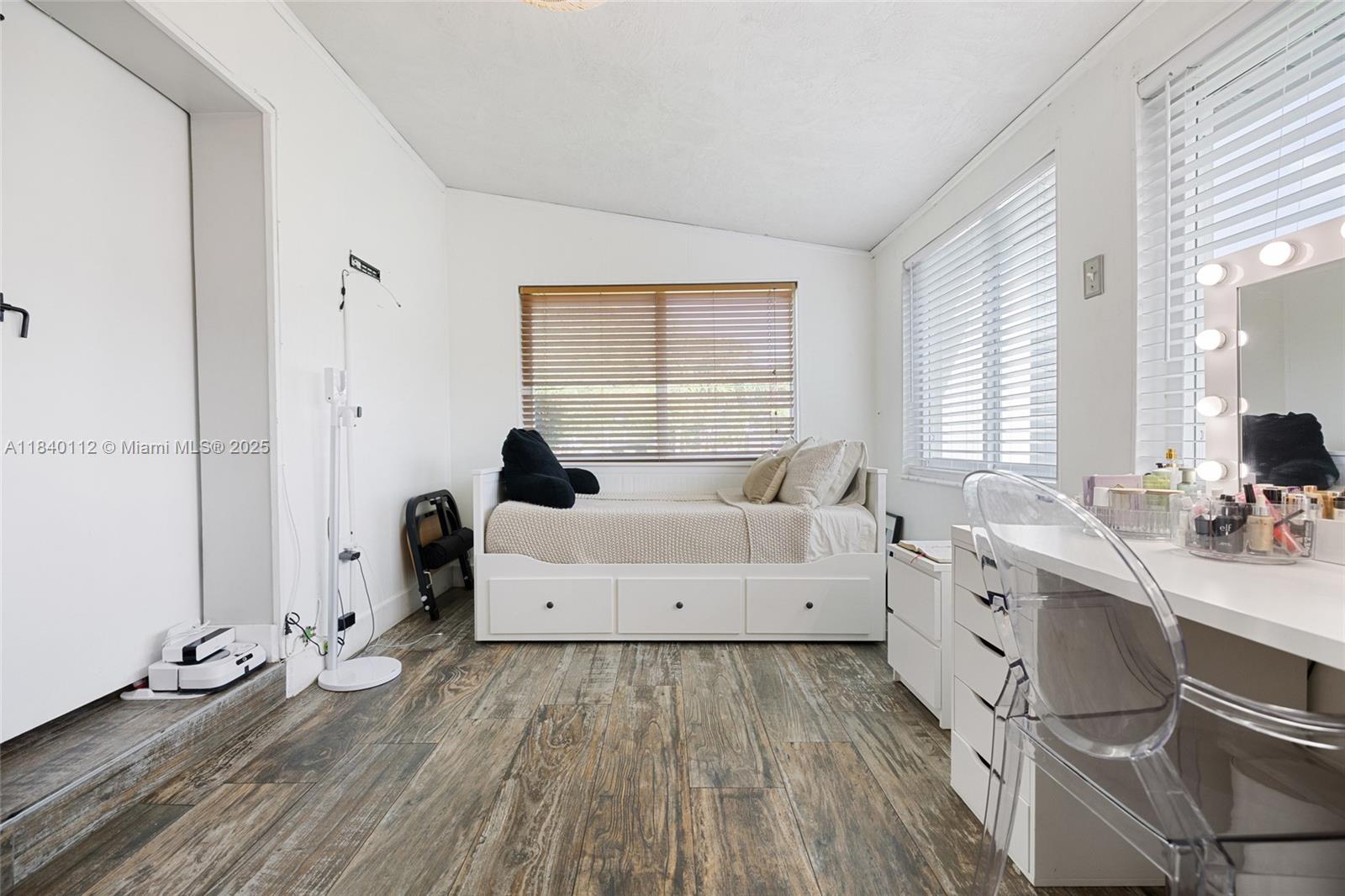 PINE TREE MANOR SEC 4 - Residential