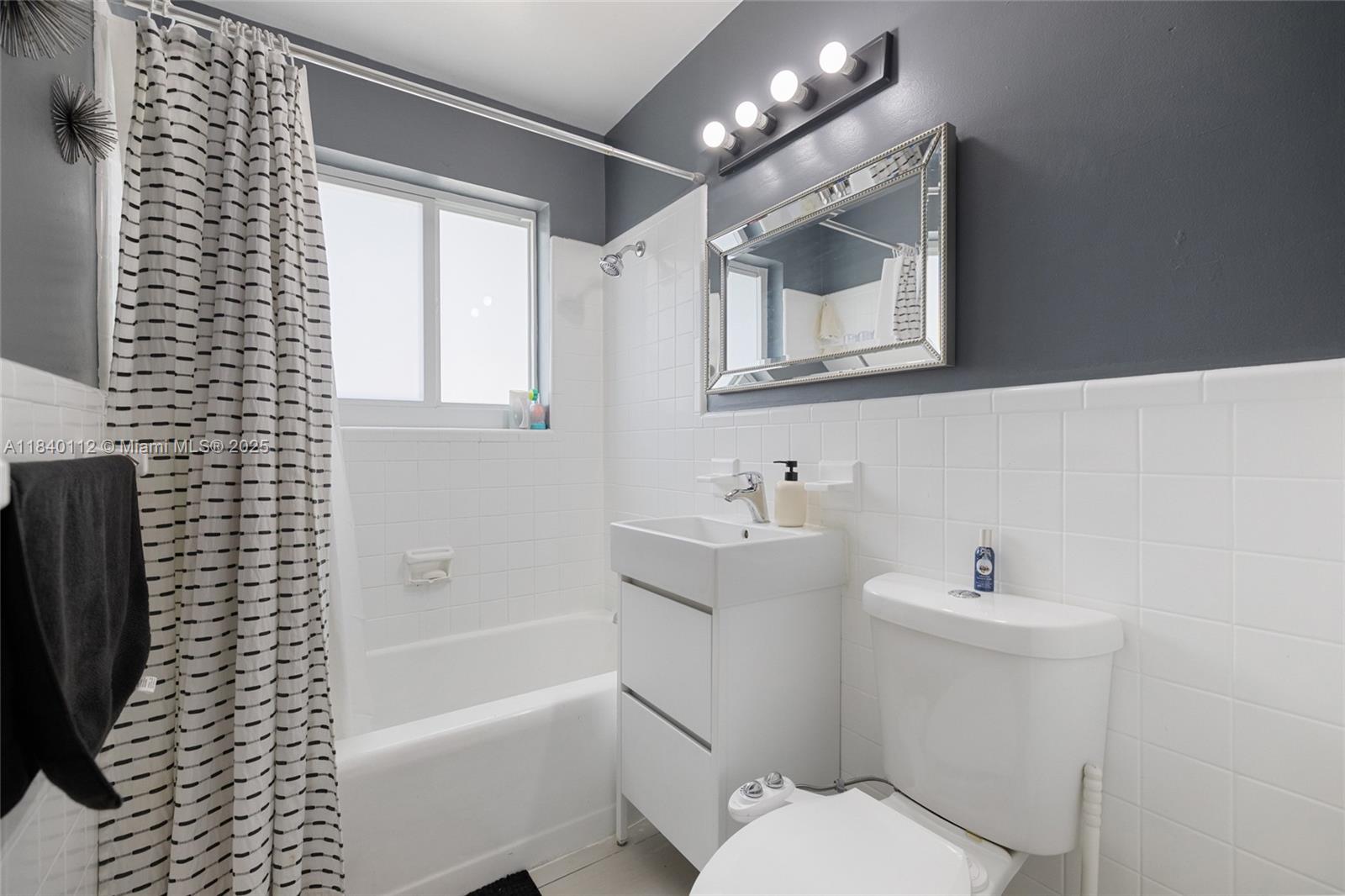 PINE TREE MANOR SEC 4 - Residential