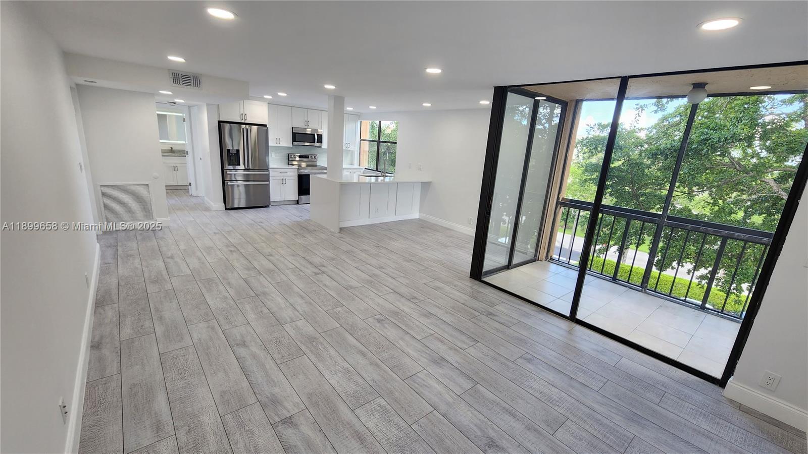 LAVERS DELRAY RACQUET CLU - Residential Lease