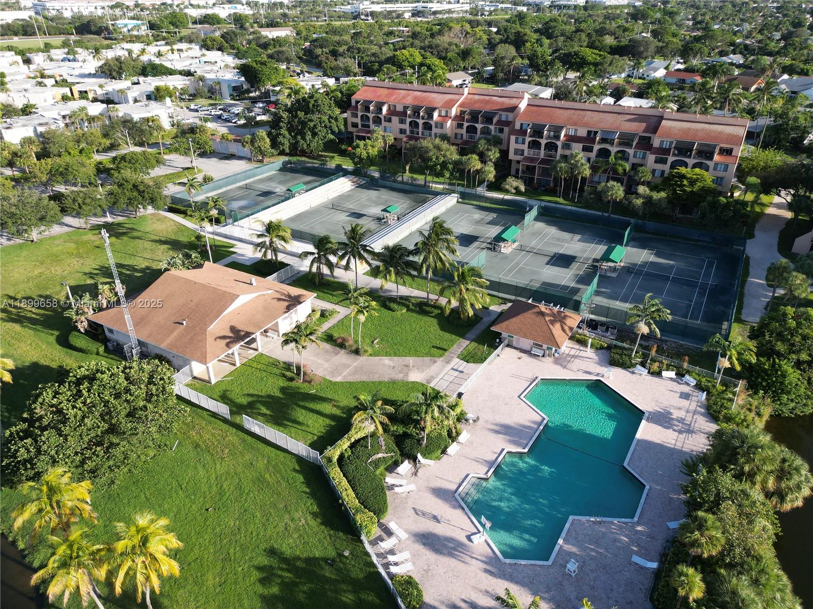 LAVERS DELRAY RACQUET CLU - Residential Lease