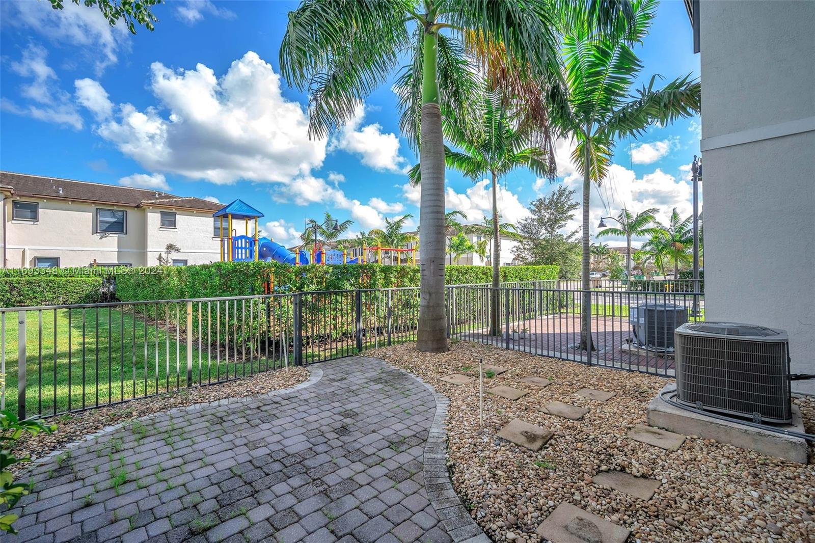 TROTTERS CHASE - Residential