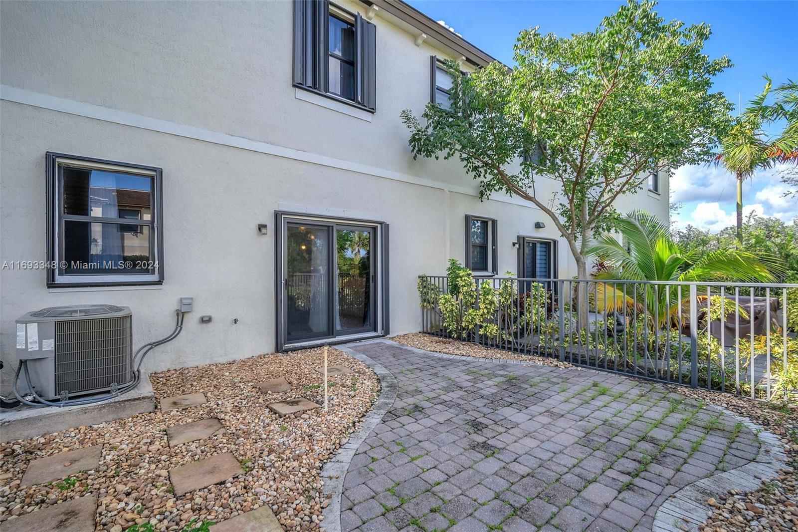 TROTTERS CHASE - Residential