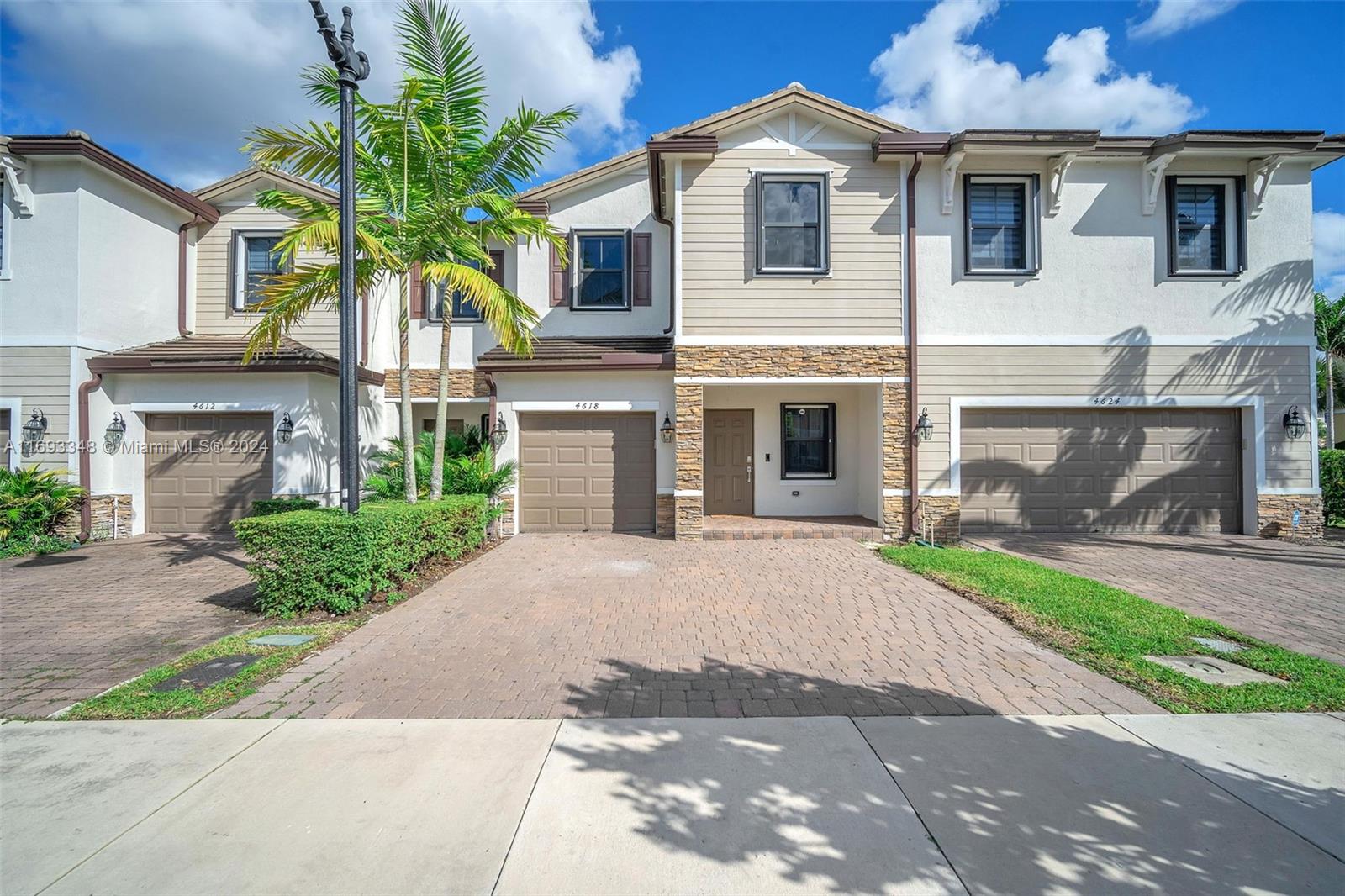 Property for Sale at 4618 Brumby Ter, Davie, Broward County, Florida - Bedrooms: 3 
Bathrooms: 3  - $549,000