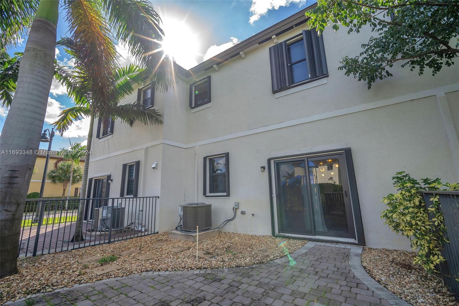 TROTTERS CHASE - Residential