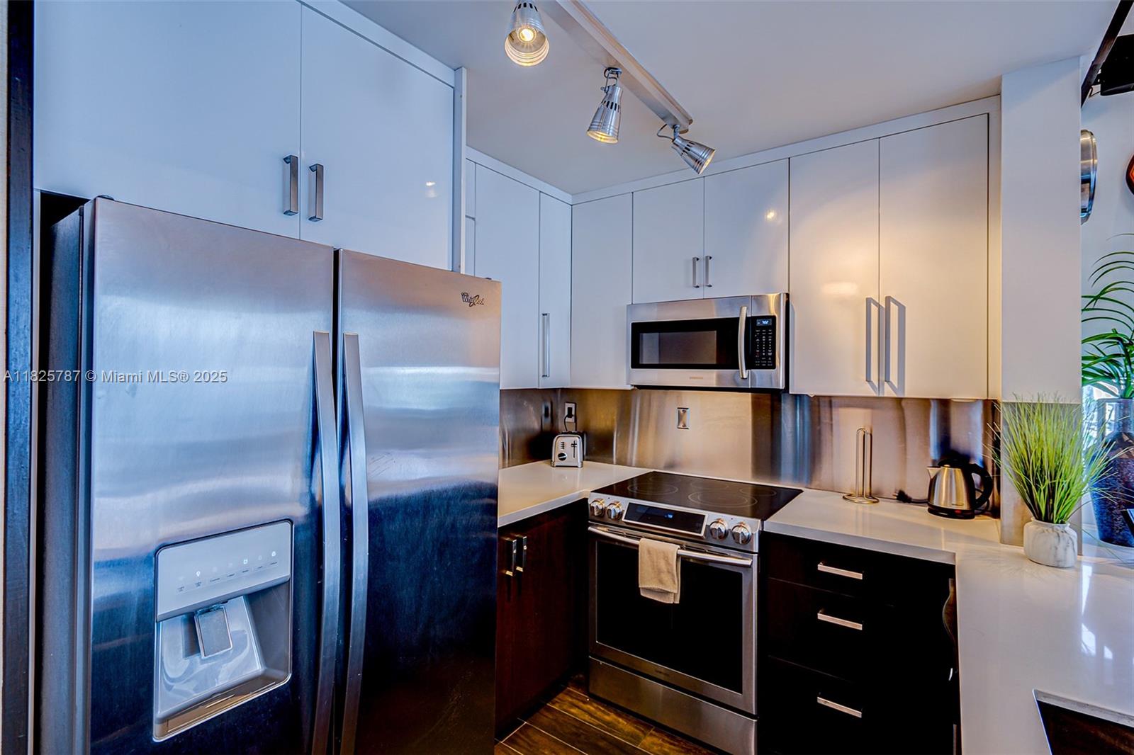 THE LOFTS AT SOUTH BEACH - Residential Lease