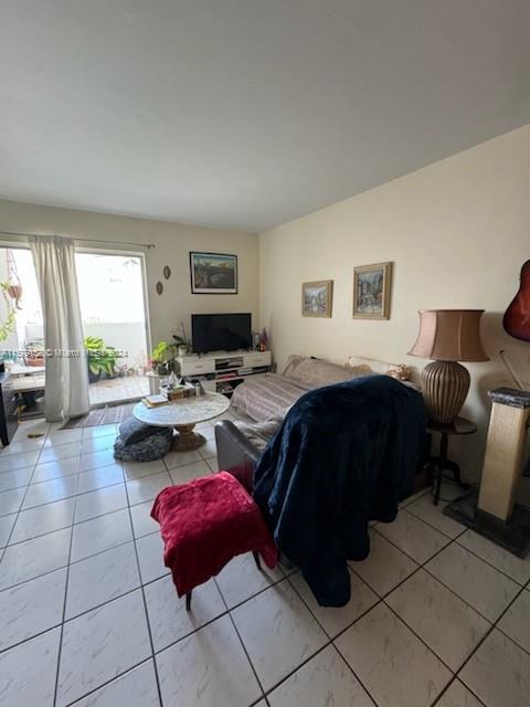 Property for Sale at 2000 Biarritz Dr 404, Miami Beach, Miami-Dade County, Florida - Bedrooms: 1 
Bathrooms: 1  - $249,000