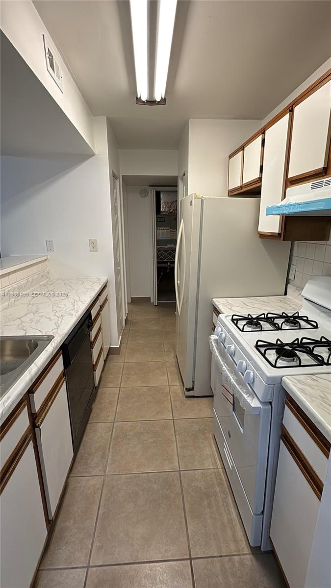 HAMMOCKS TRAILS CONDO - Residential Lease