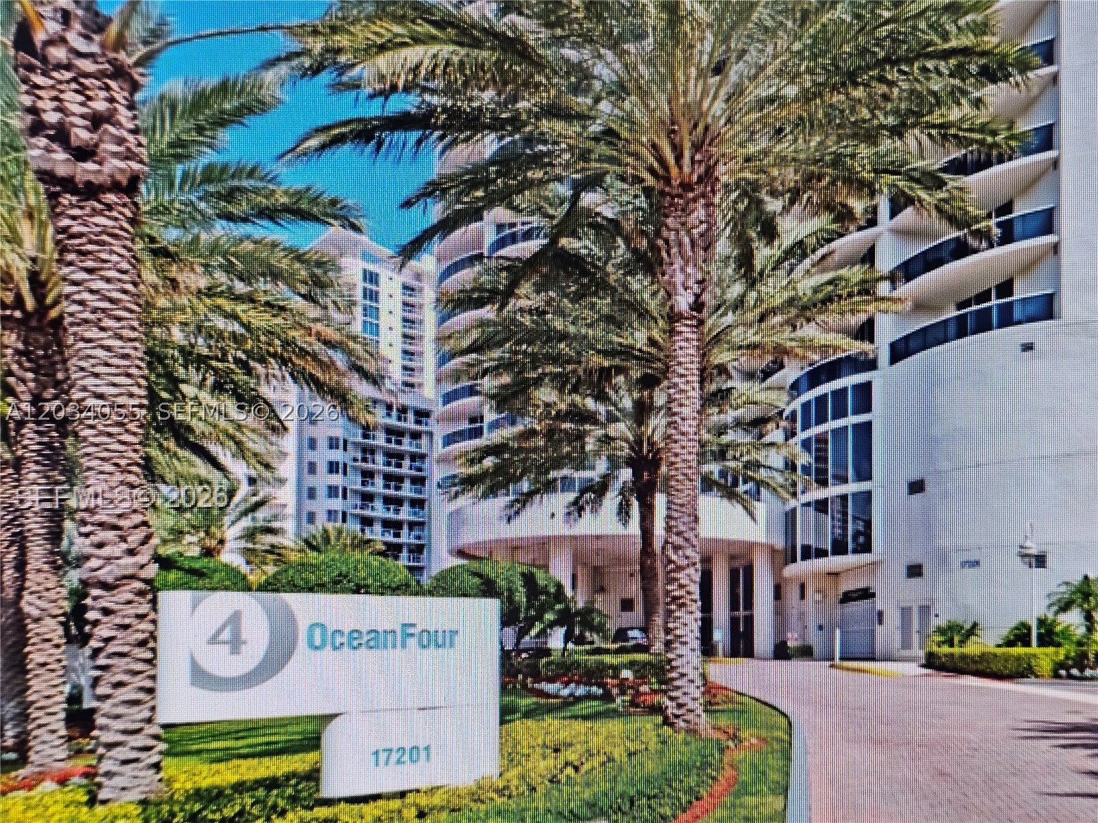 17201 Collins Ave 1508