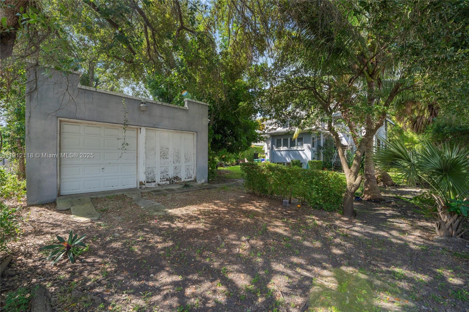 LAWRENCE ESTATE LAND CO - Residential Income