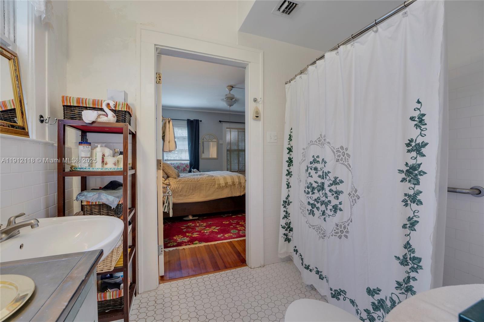 LAWRENCE ESTATE LAND CO - Residential Income