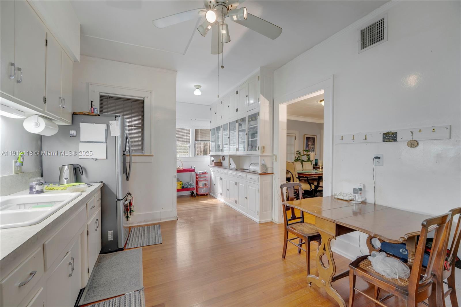 LAWRENCE ESTATE LAND CO - Residential Income