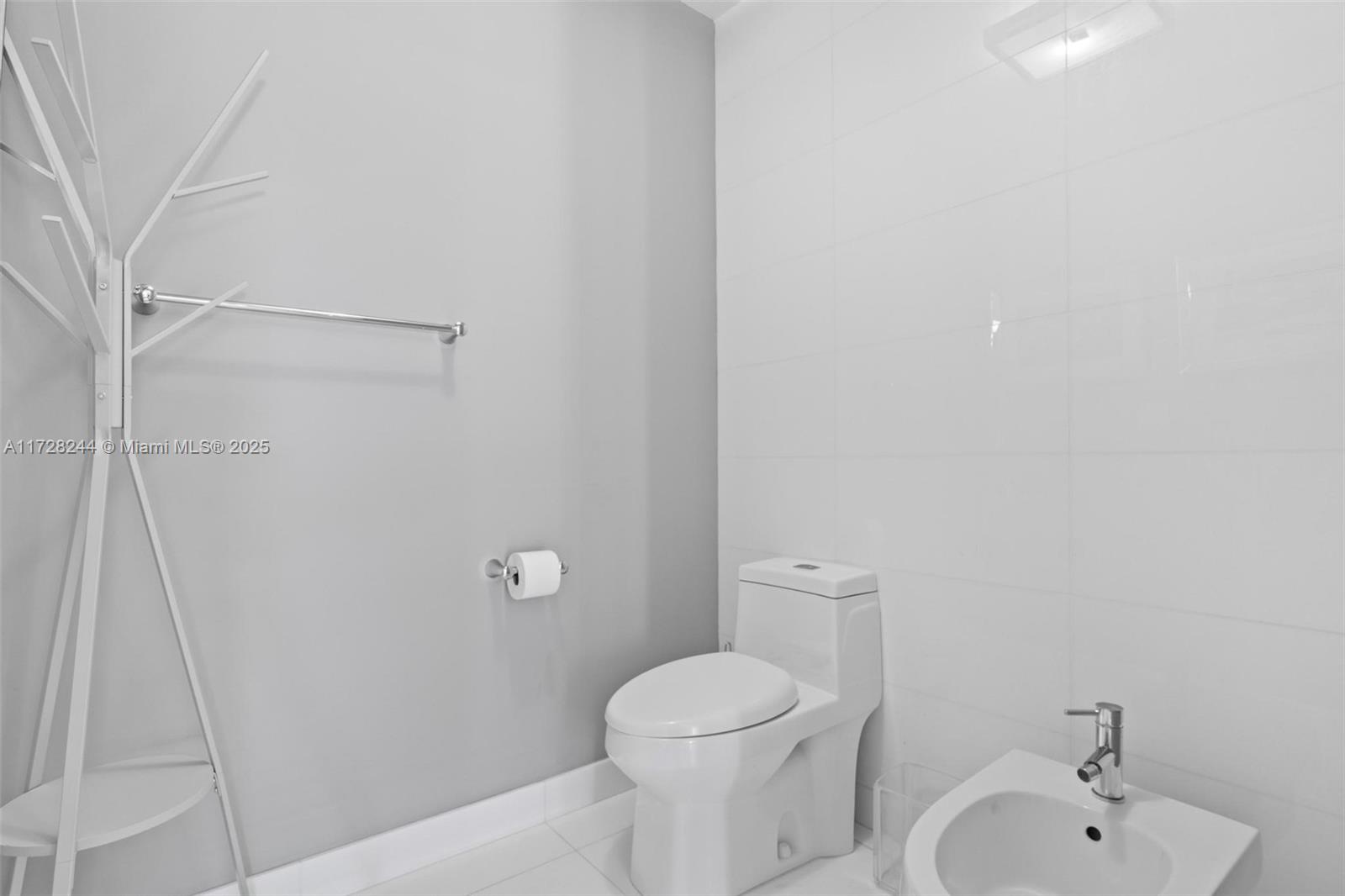 PARAMOUNT BAY CONDO - Residential