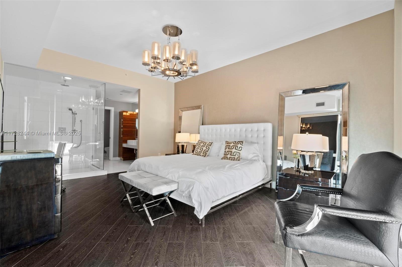 PARAMOUNT BAY CONDO - Residential