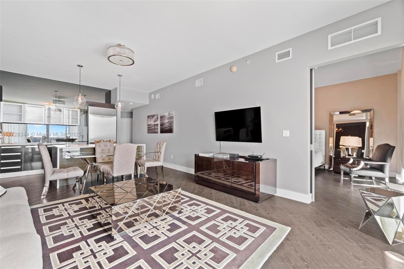 PARAMOUNT BAY CONDO - Residential