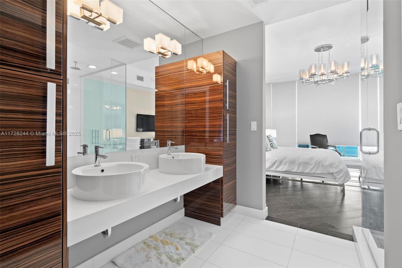 PARAMOUNT BAY CONDO - Residential