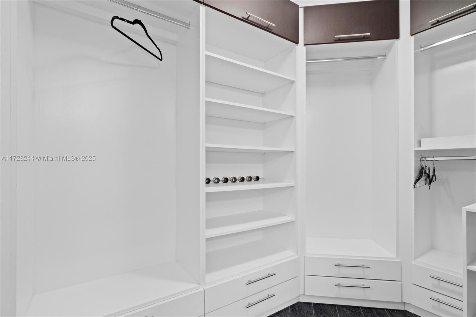 PARAMOUNT BAY CONDO - Residential