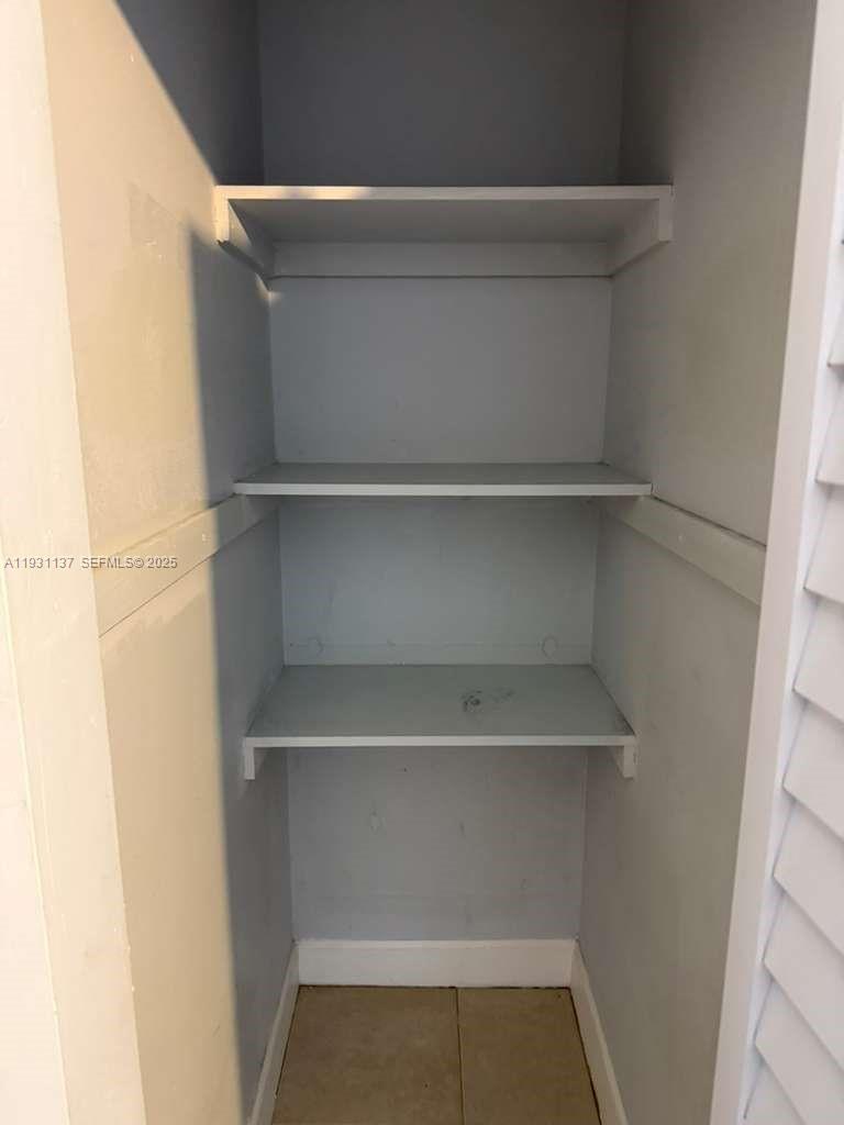 HOLLYWOOD LITTLE RANCHES - Residential Lease