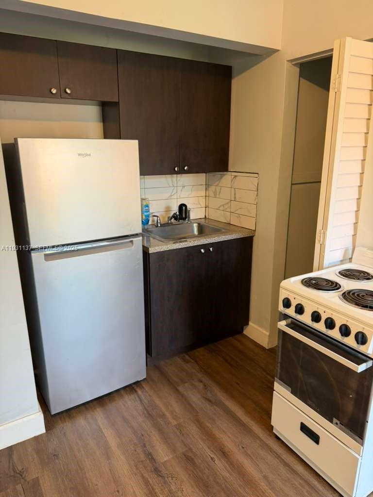 HOLLYWOOD LITTLE RANCHES - Residential Lease