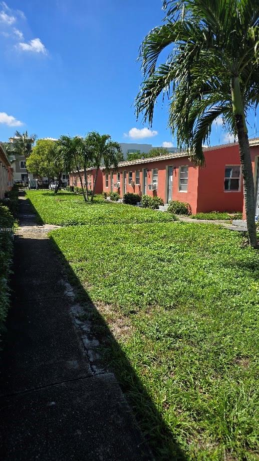 HOLLYWOOD LITTLE RANCHES - Residential Lease