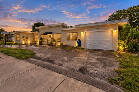 Photo of 550 NW 107th St, Miami, FL 33168 (MLS # A12104381)