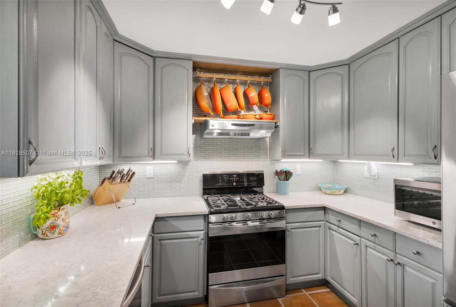 INTRACOASTAL PARK - Residential