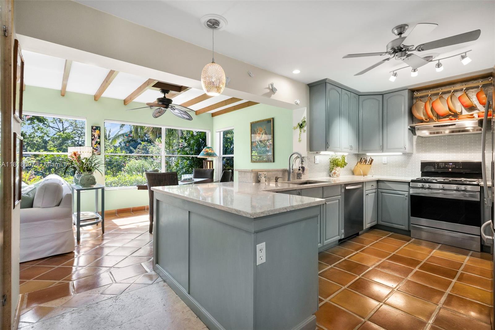 INTRACOASTAL PARK - Residential