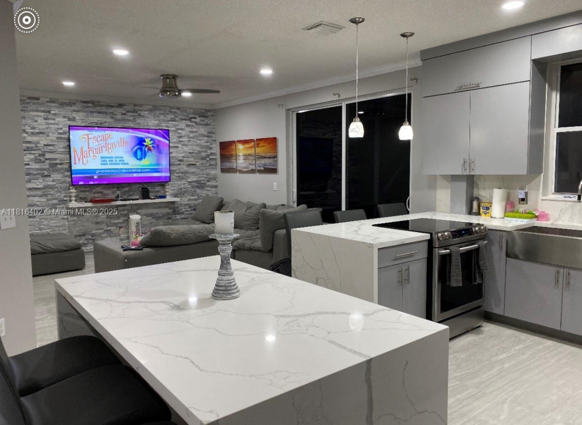 656 NW 157th Ave