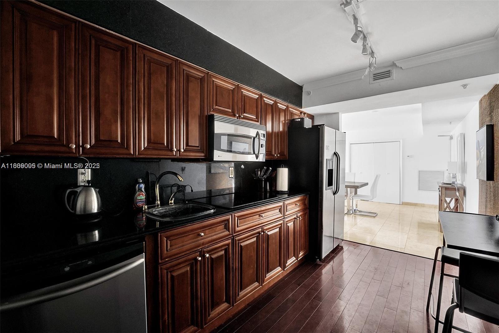 CARLISLE ON THE OCEAN CON - Residential