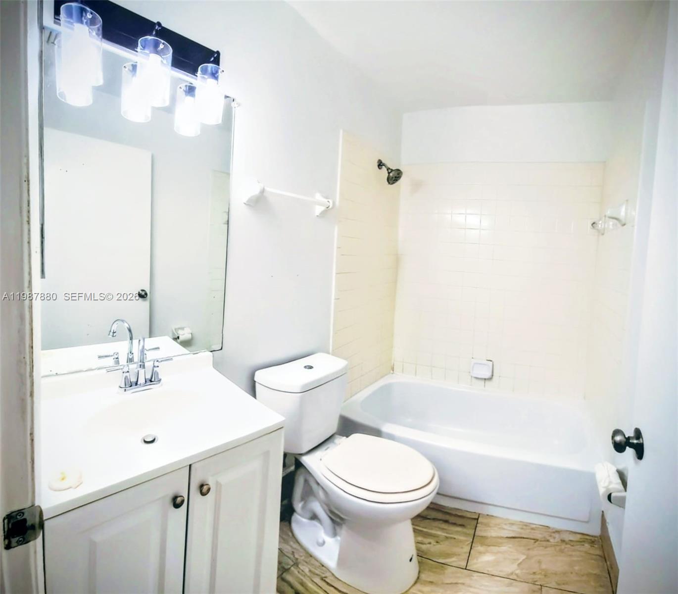 SUMMER LAKE - Residential Lease